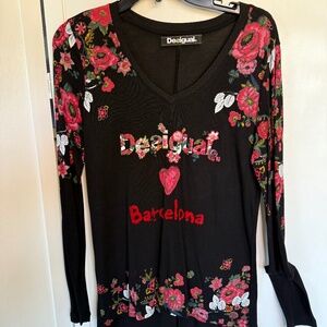 DeSigual L/S tee Barcelona with Beaded detail.  Floral and Black Size M